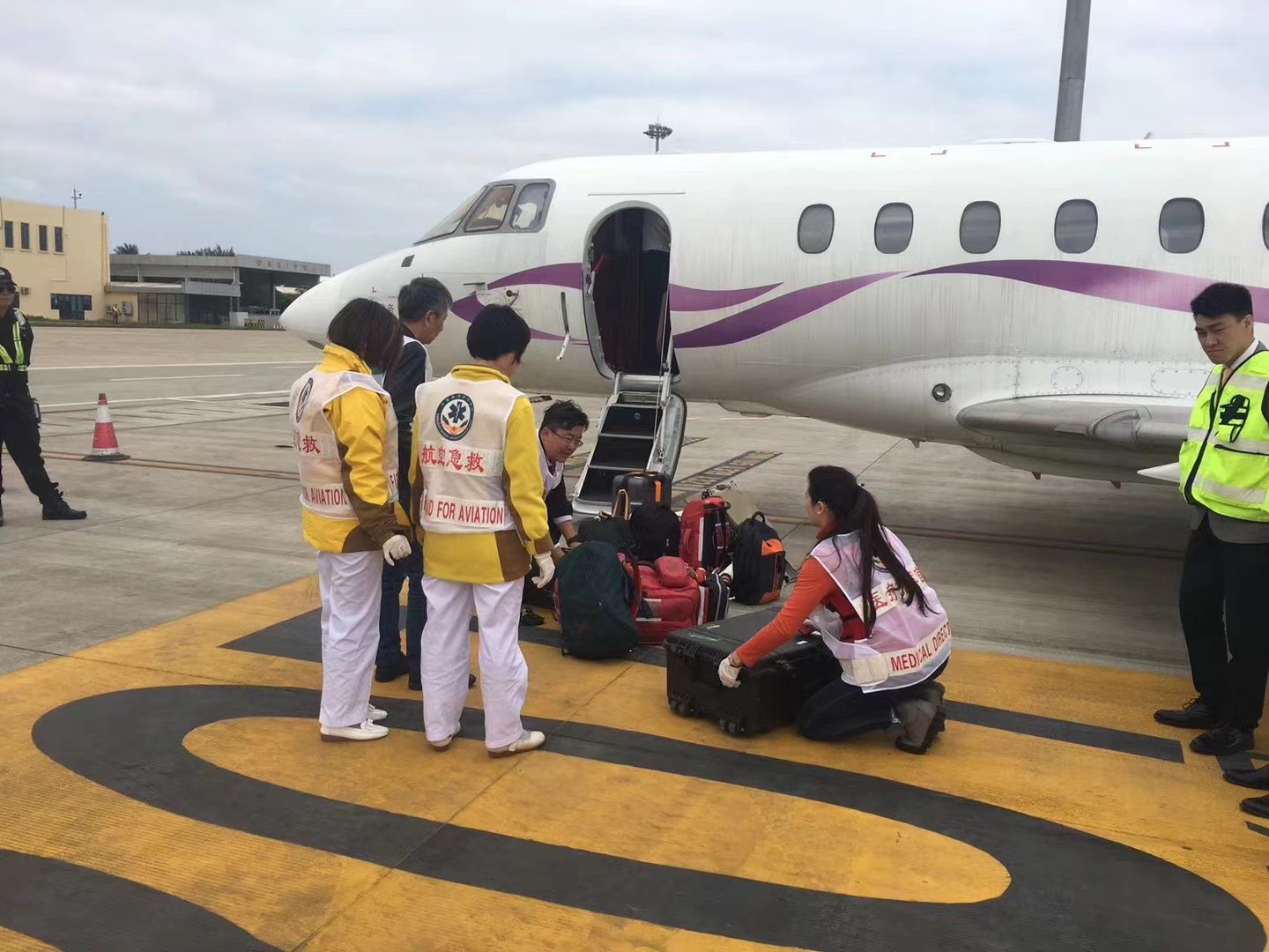 山南香港出入境救护车出租